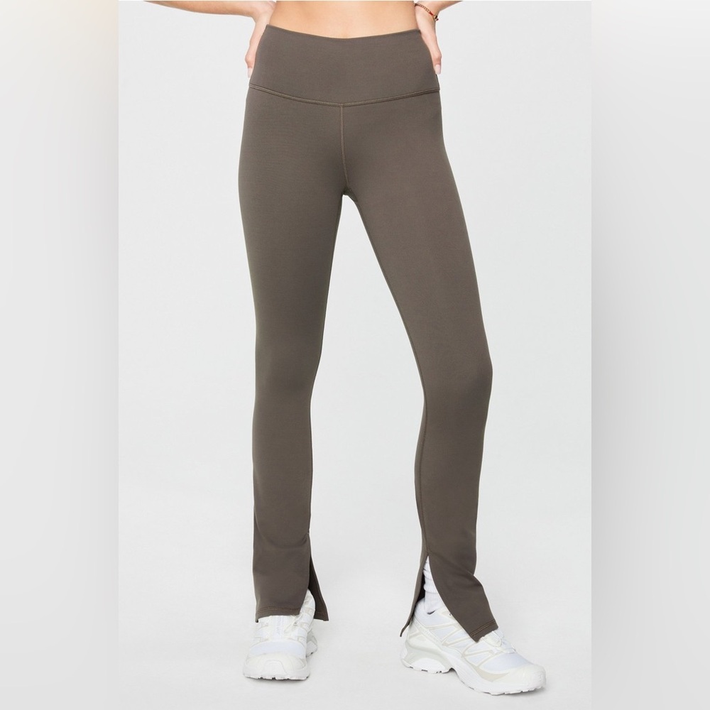 YITTY PowerHold Split Flare Leggings